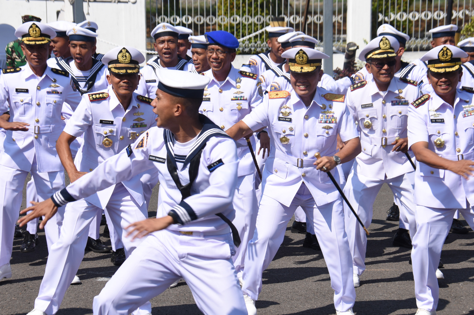 Perbedaan antara Akmil AL dan Akademi Militer Lainnya