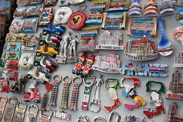 Souvenir Unik dan Sosmed: Meningkatkan Visibilitas Bisnis Anda