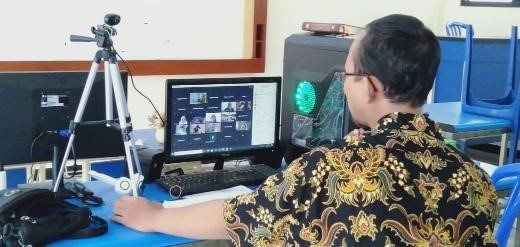 Mengajarkan Pentingnya Etika Berinternet di Sekolah dan Pesantren